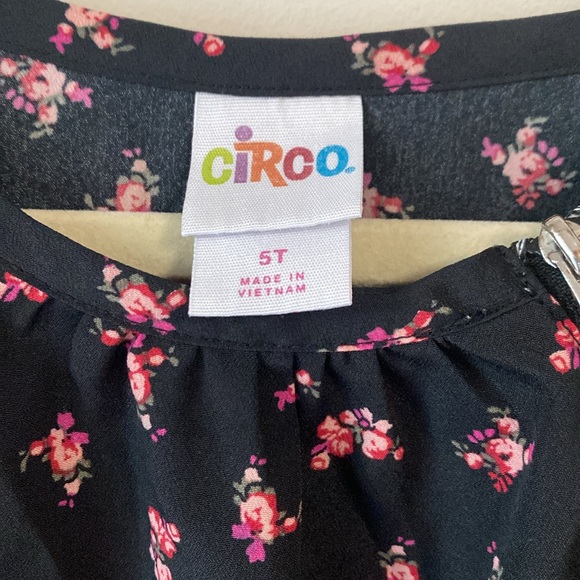 5/$25 Girls Circo dress 5T ⭐️Host Pic!⭐️ - Picture 3 of 6